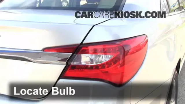 2012 Chrysler 200 LX 2.4L 4 Cyl. Sedan (4 Door) Éclairage Feu clignotant arrière (remplacer l'ampoule)